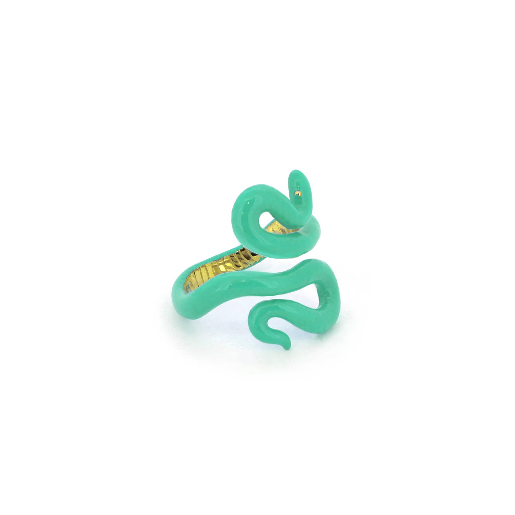 Green snake ring with playful and whimsical for fashion lovers.