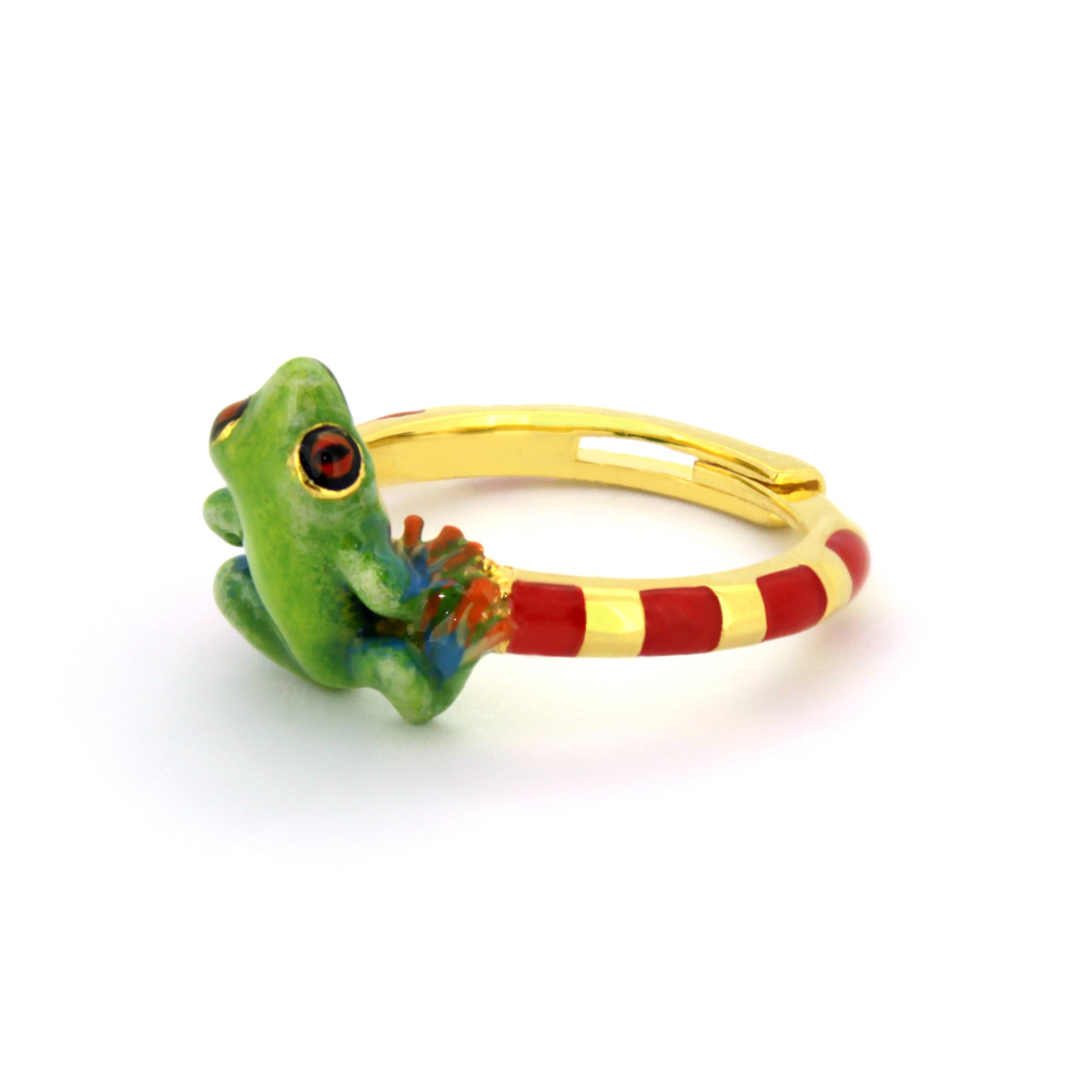 A vibrant ring featuring a green frog design, perfect for nature lovers.