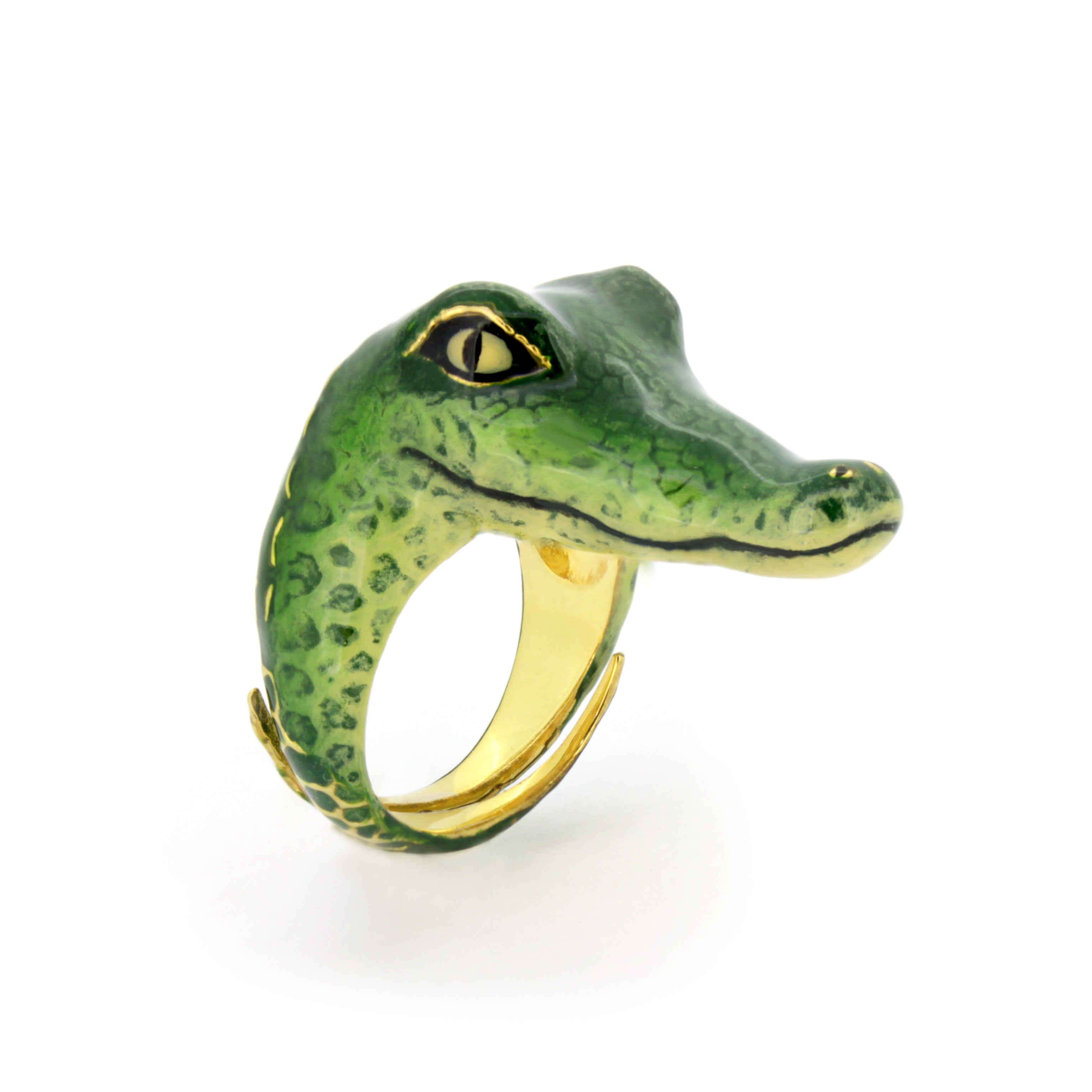 Eye-catching statement ring featuring a crocodile design, perfect for animal lovers.