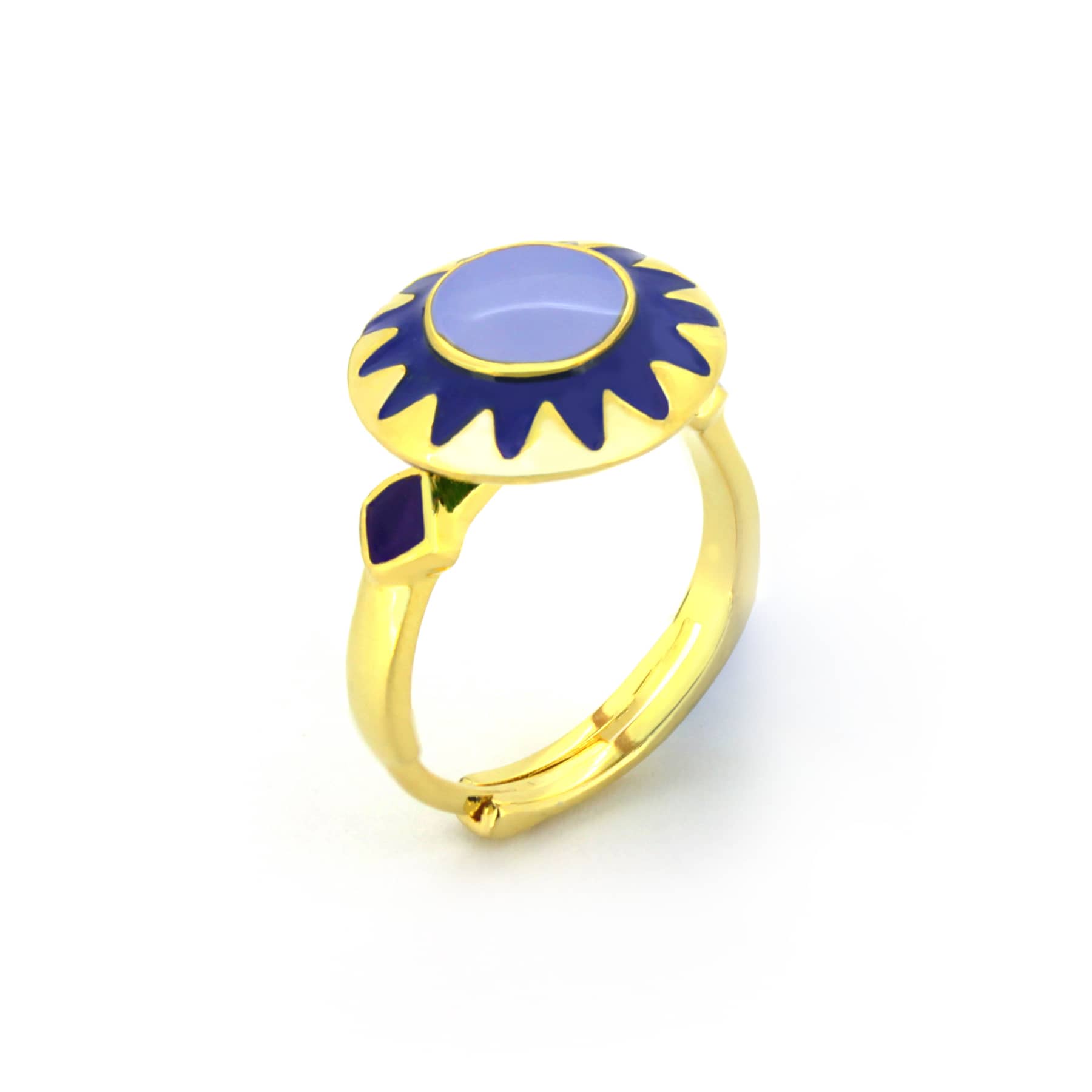 Nature-inspired winter ring with lavender and blue accents, perfect for seasonal fashion.