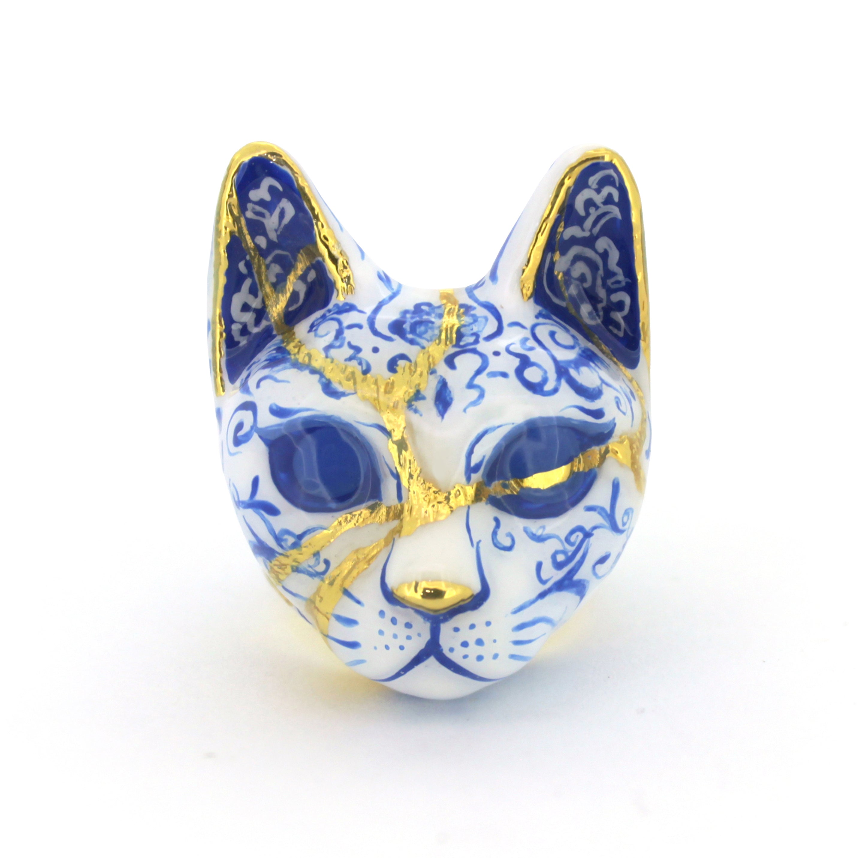 Stunning cat ring featuring detailed porcelain patterns, painted in blue and white pattern with gold accents.