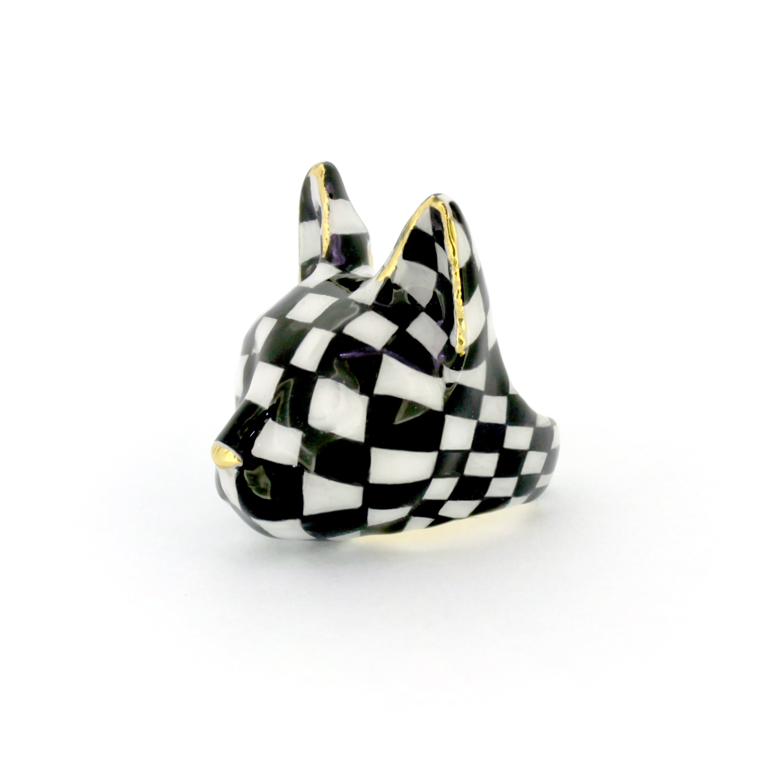 Fashionable black and white checkered cat ring