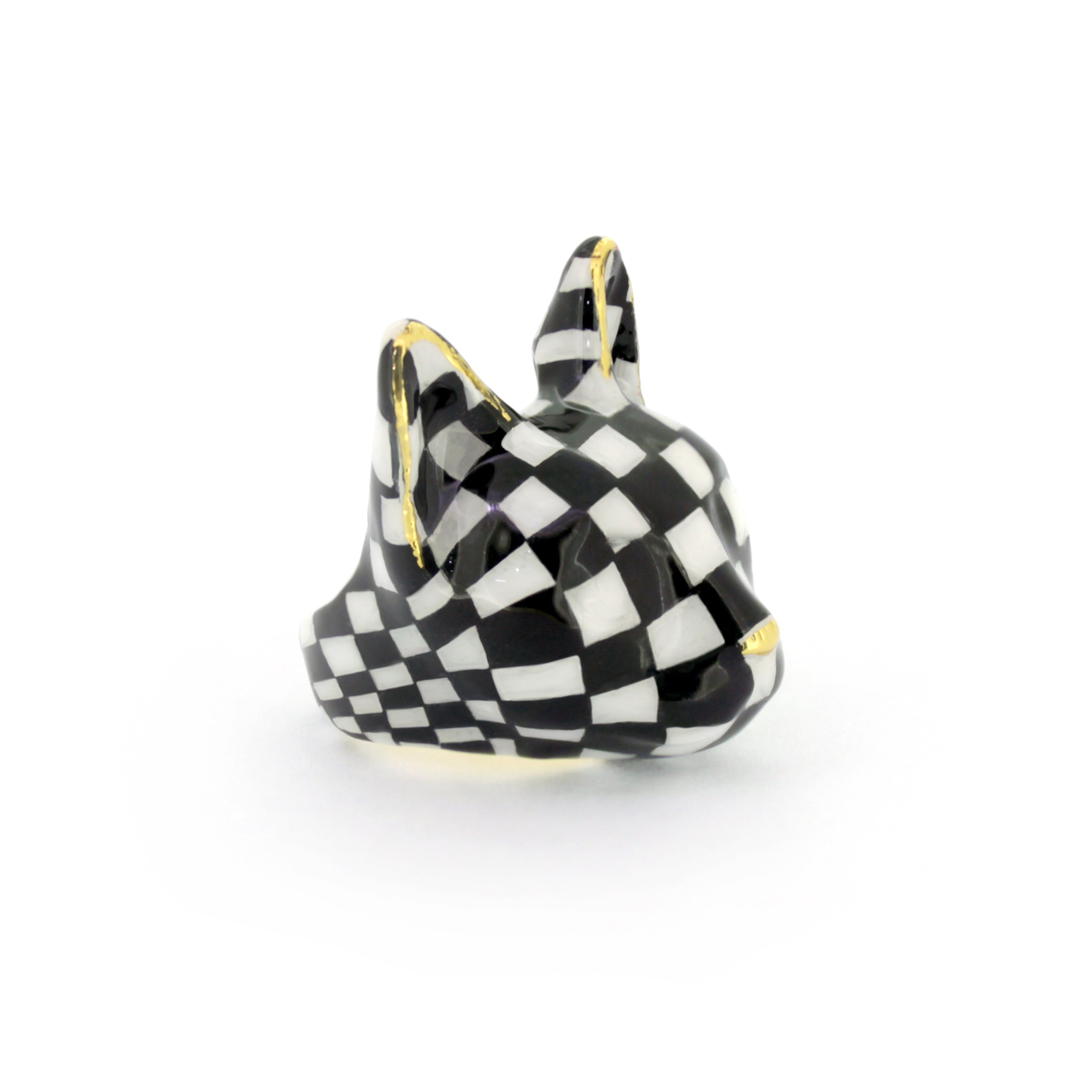 Fashionable black and white checkered cat ring