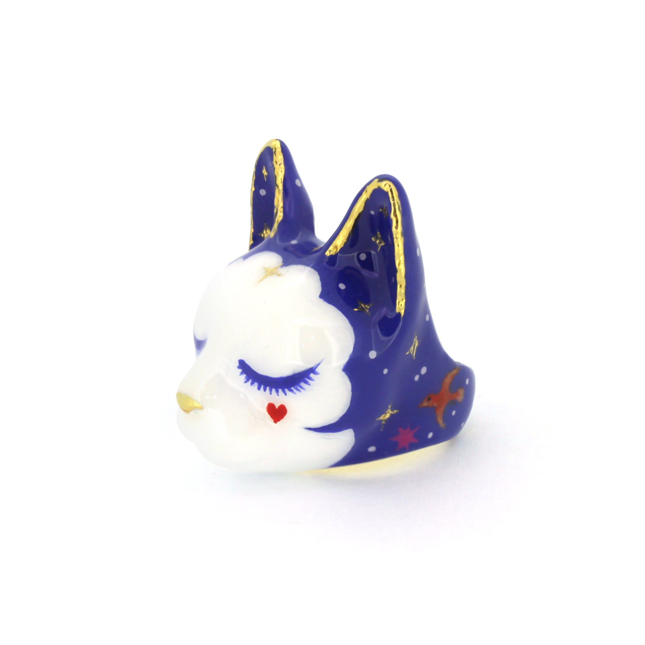 A cute sleepy cat ring with a dreamy expression and colorful design.