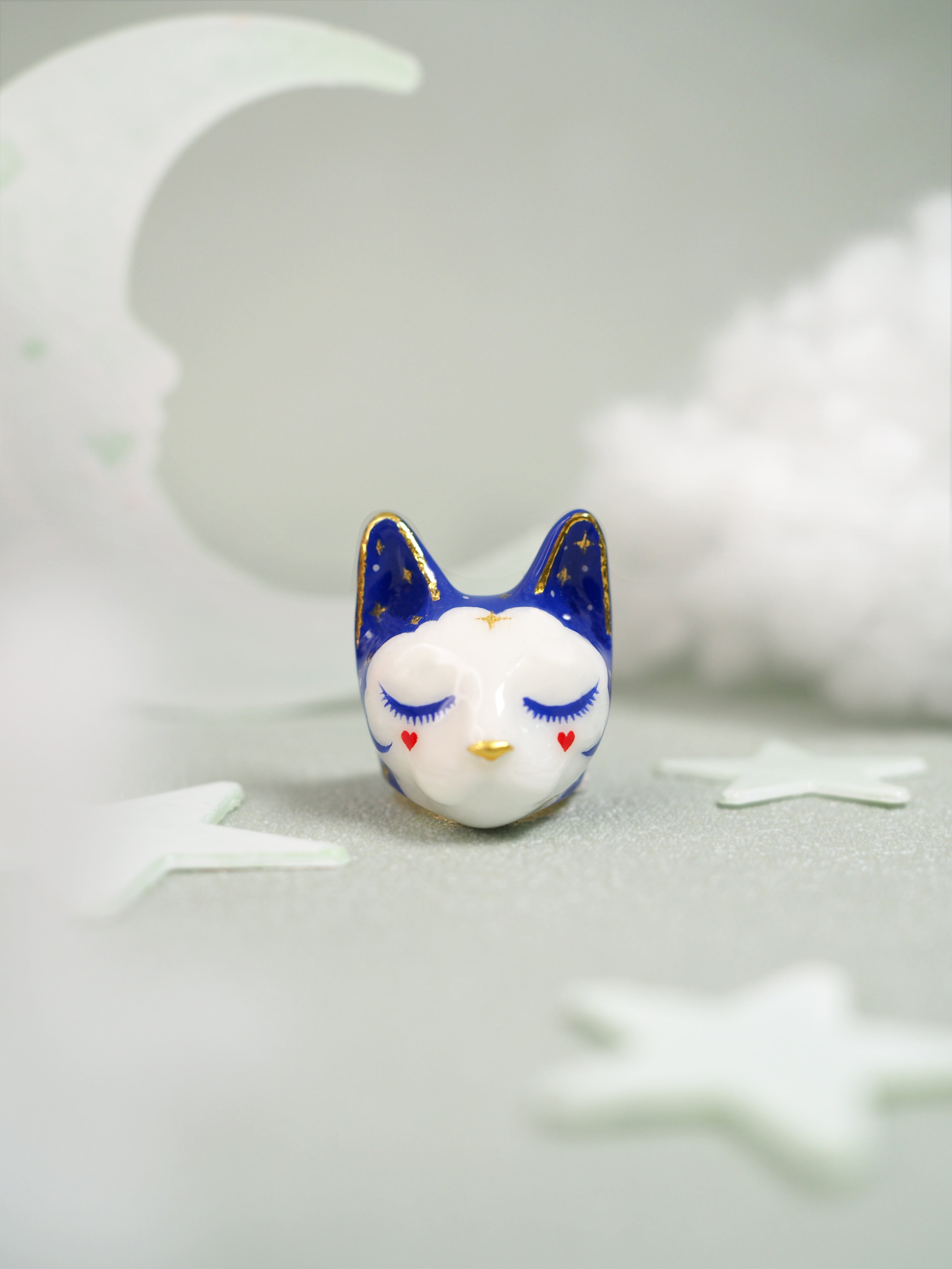 A charming ring of a dreaming cat with closed eyes and a whimsical design, perfect for cat lovers.