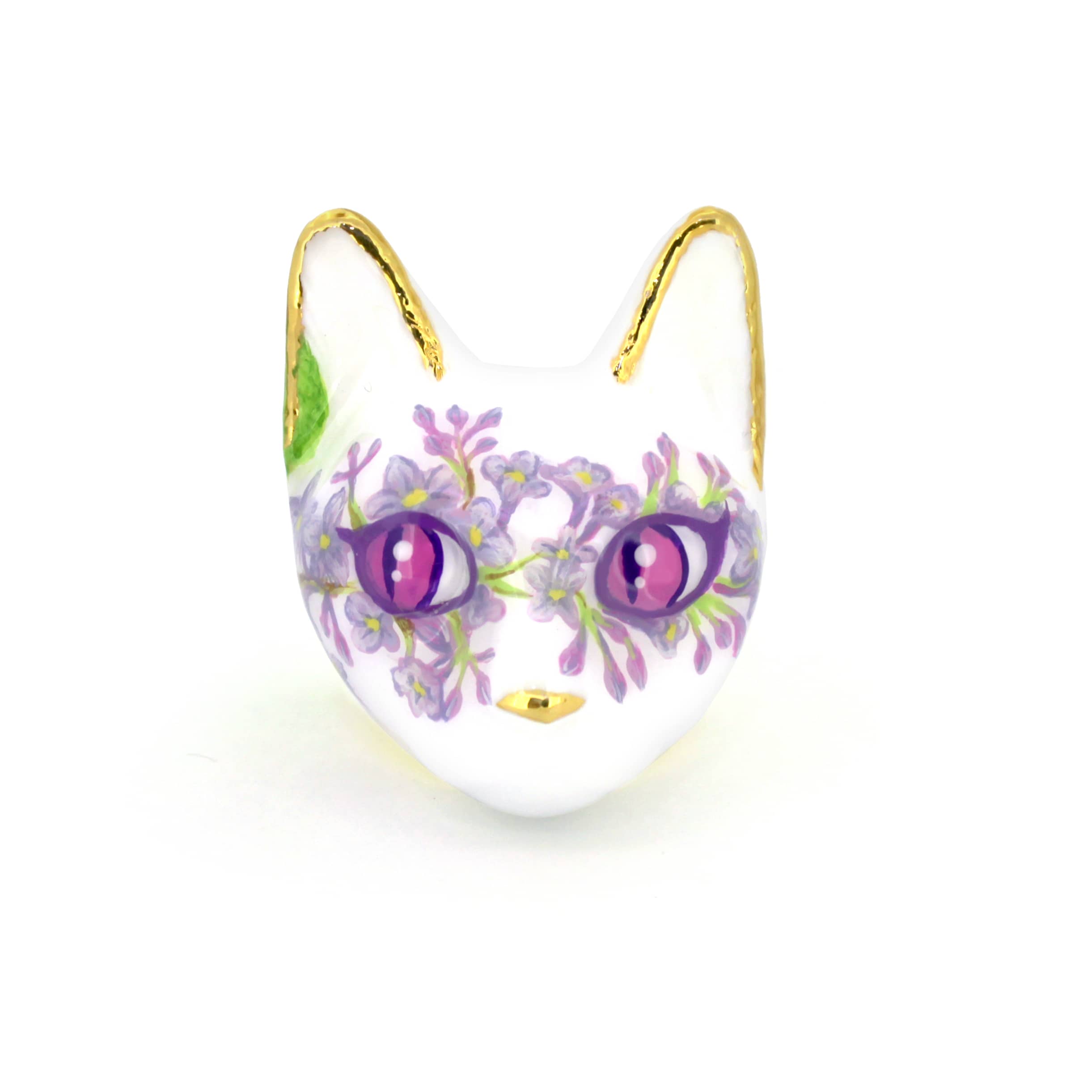 A beautiful cat head ring with purple flower designs, sparkling gold accents, and charming purple eyes.