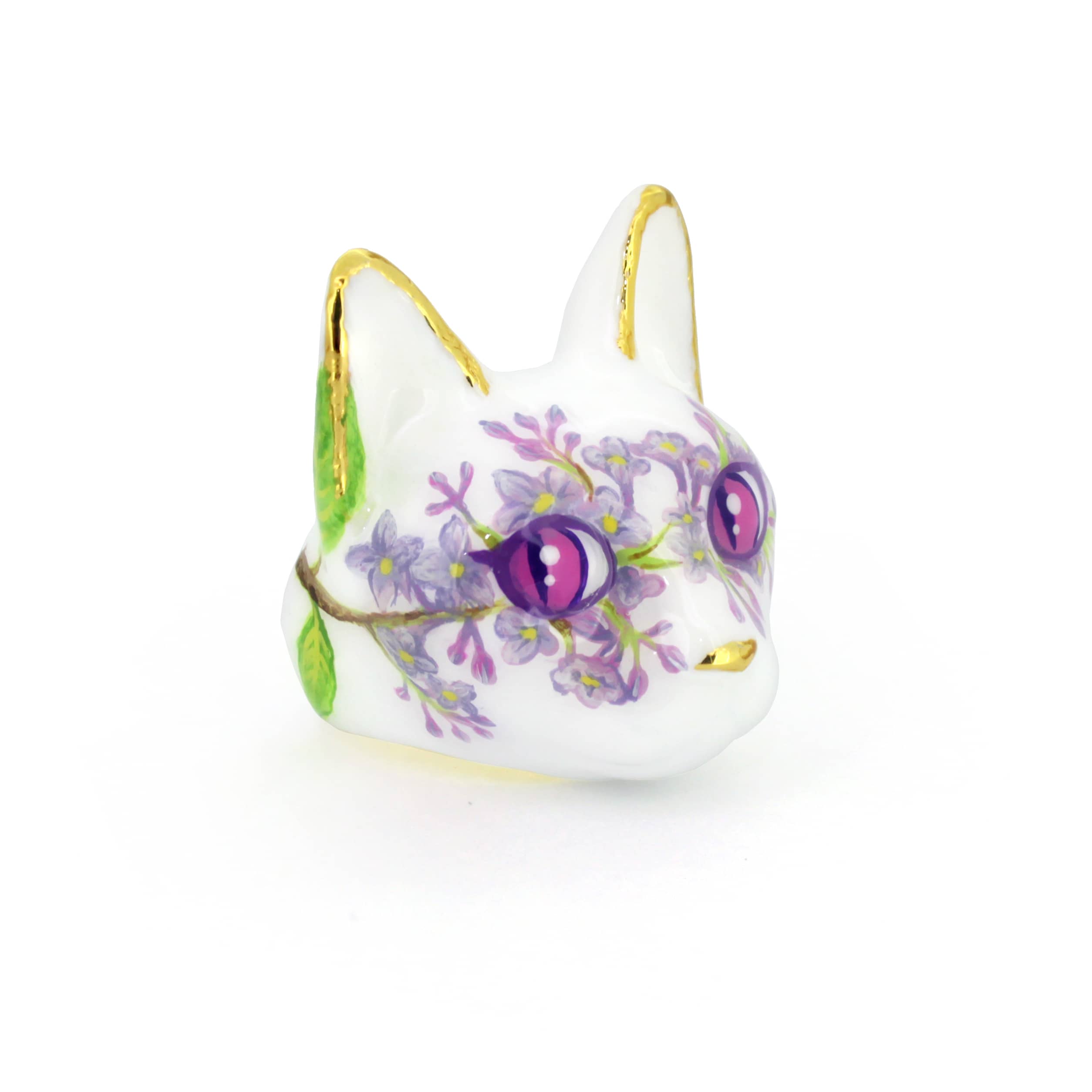 A beautiful cat head ring with purple flower designs, sparkling gold accents, and charming purple eyes, perfect for art collectors.