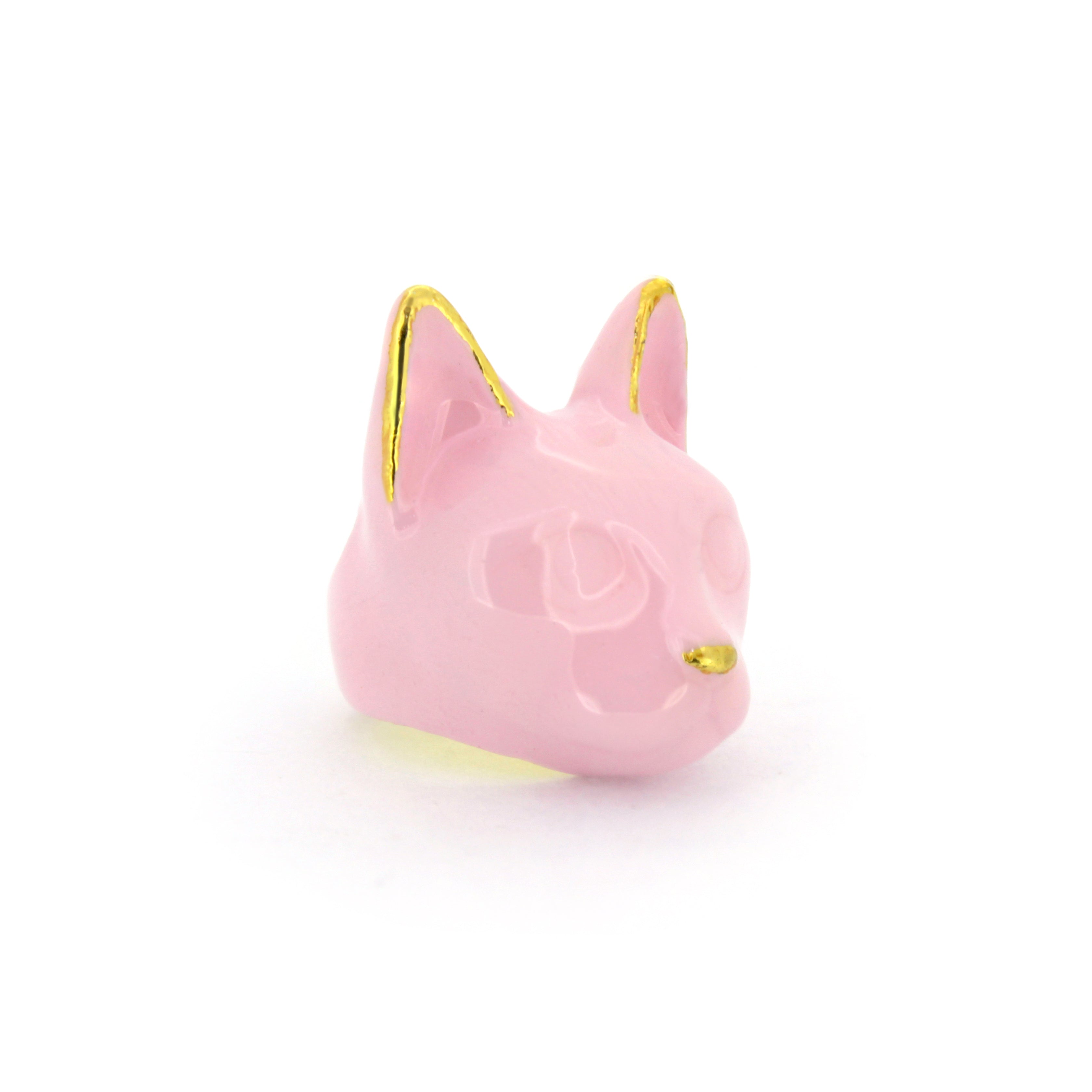 Adorable cat ring design showcasing a pastel pink cat face