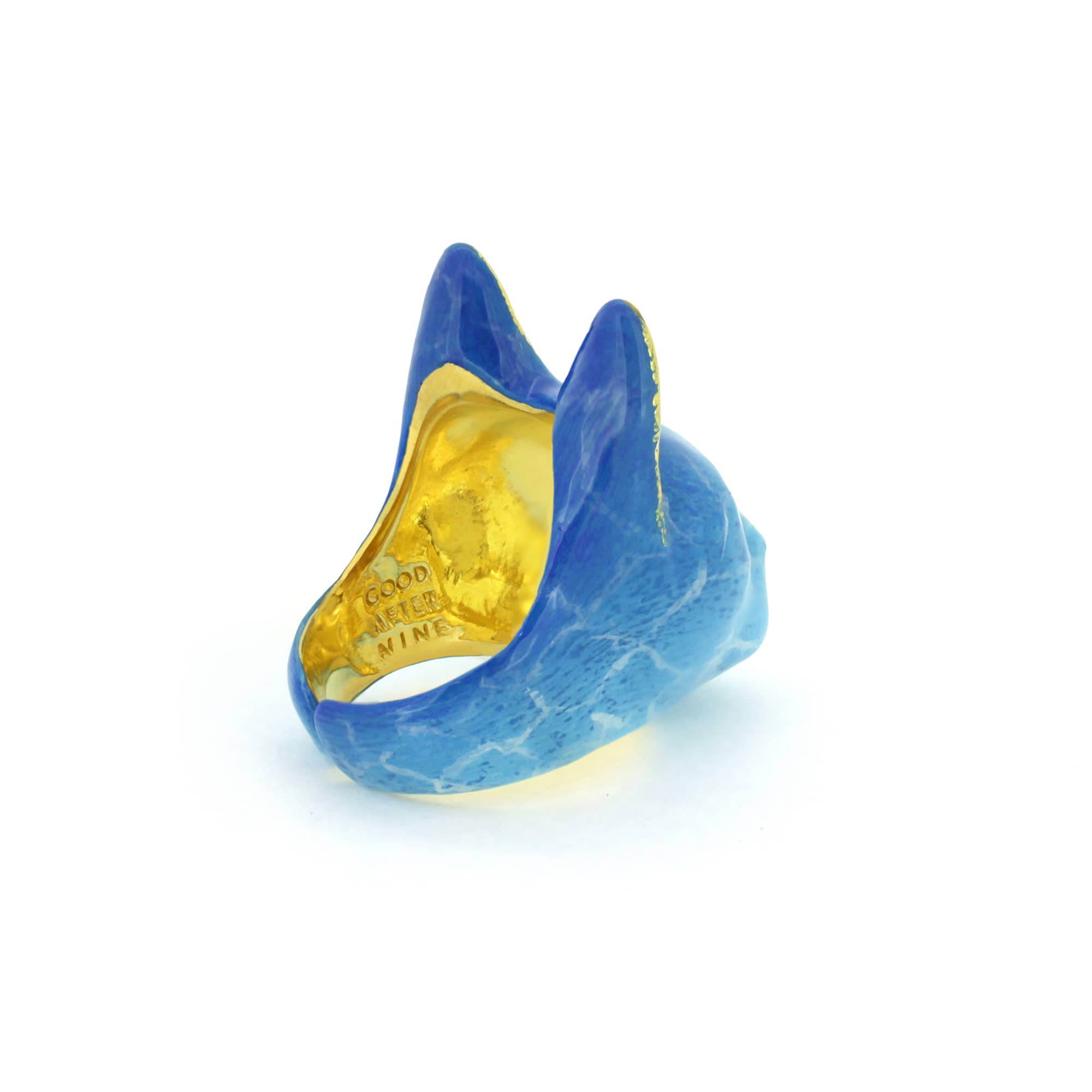 Blue cat-shaped ring with gold accents, featuring a water-like texture.