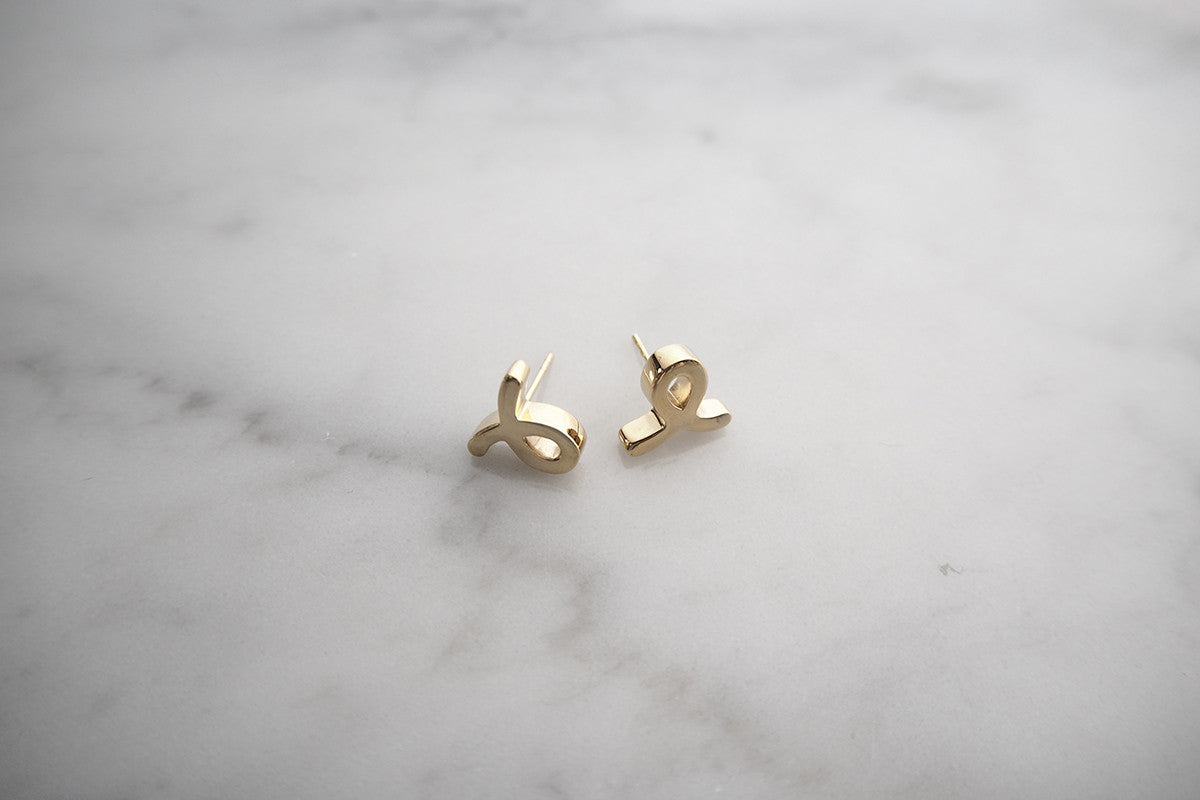 Script Small L Earrings Gold