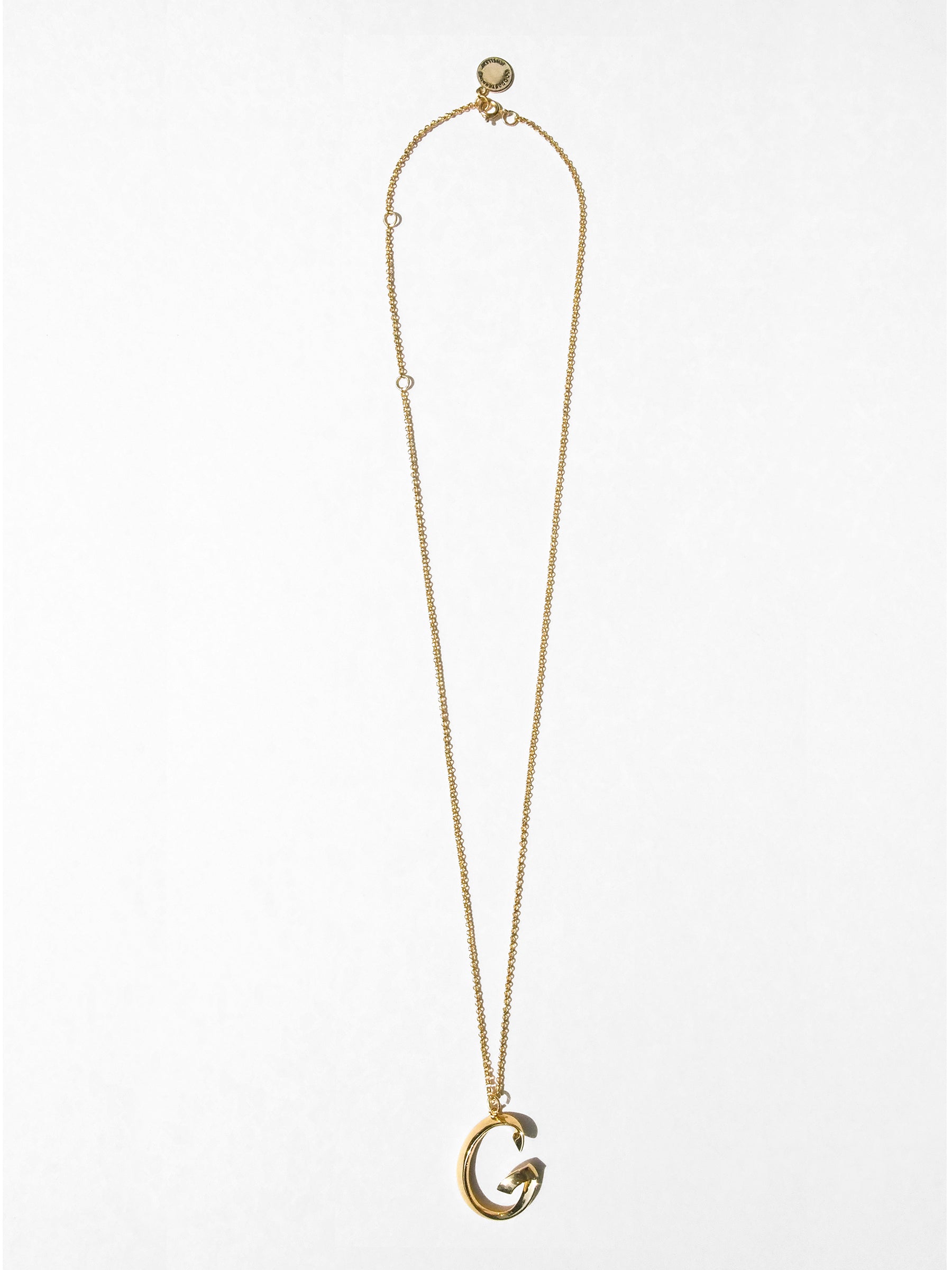 Beautiful gold plating finish necklace featuring an artistic letter G.