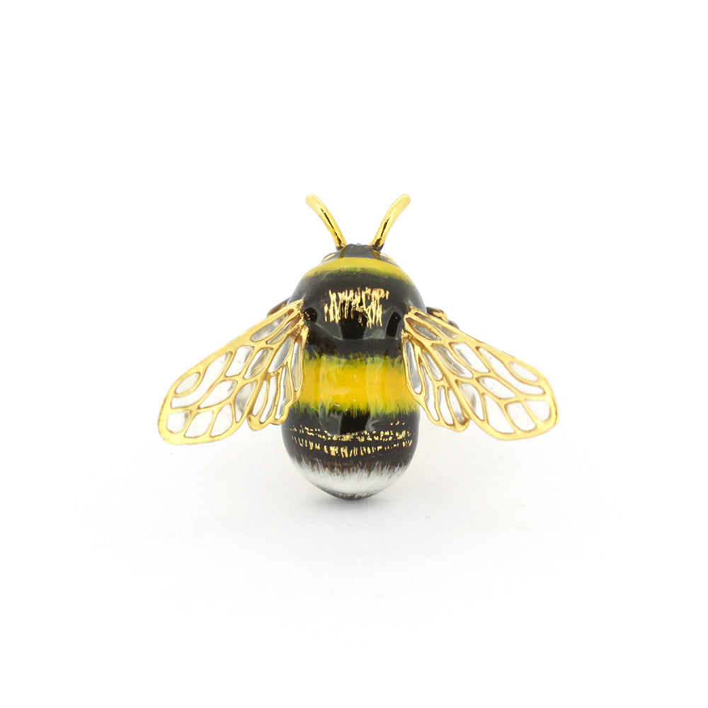 Artistic bee ring with intricate wing details, perfect for nature lovers.