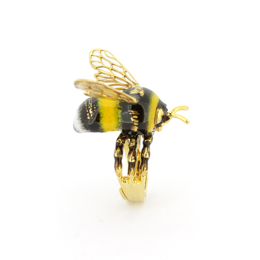 Artistic bee ring with intricate wing details, perfect for nature lovers.