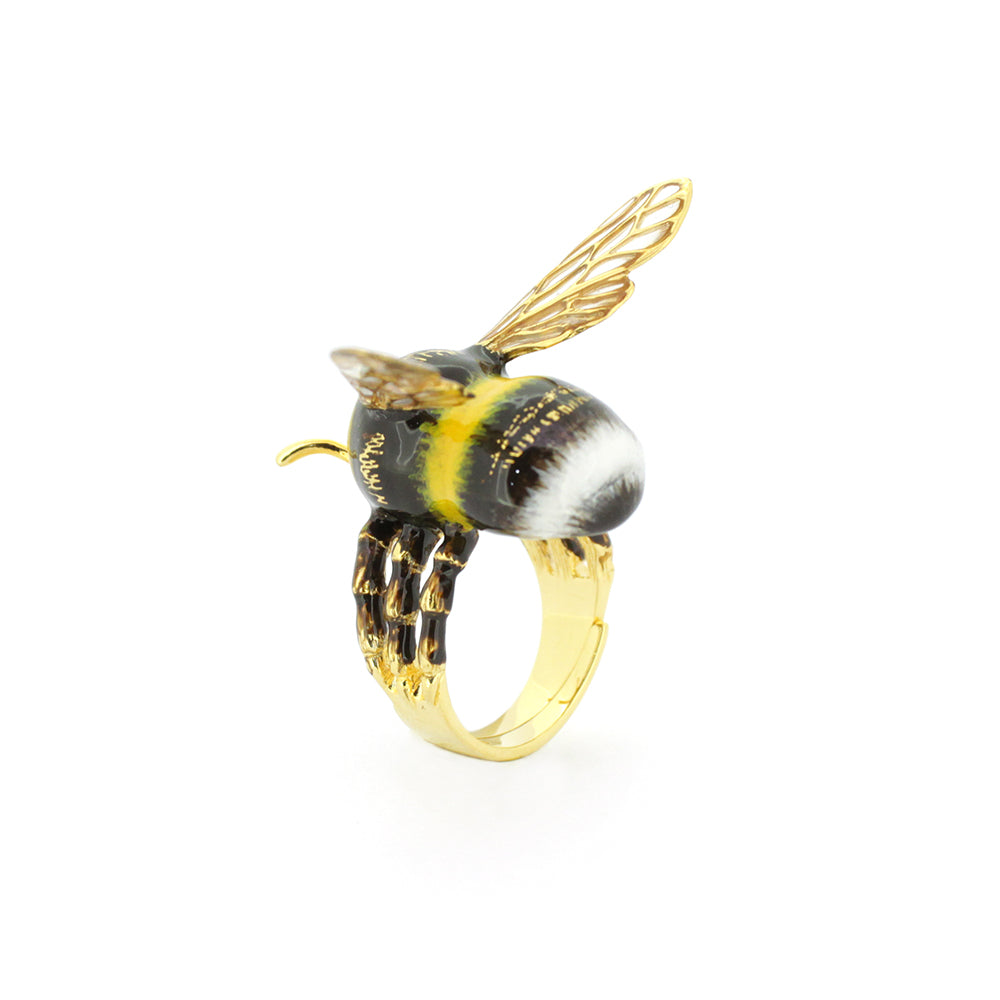 Artistic bee ring with intricate wing details, perfect for nature lovers.