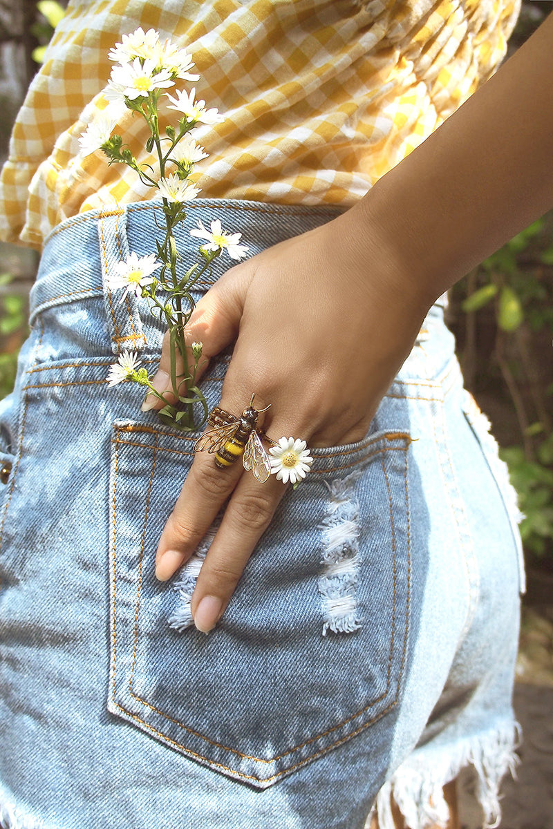 Casual summer outfit with flowers and a bee ring and daisy ring, perfect for summer fashion.