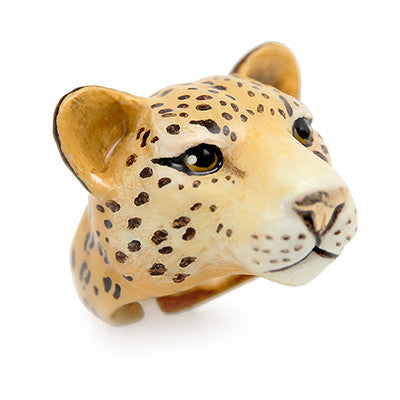 A unique leopard’s head ring, showcasing its spotted fur and expressive eyes.