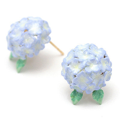 Beautiful hydrangea-inspired earrings with green leaves, perfect for flower lovers.