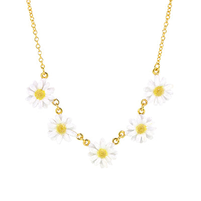 Beautiful floral necklace featuring white daisy flowers.