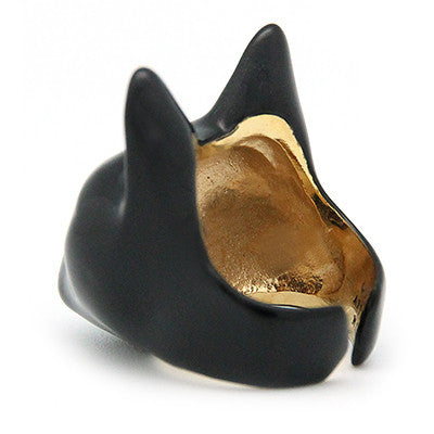 Charming black cat head ring with large yellow eyes, and a small nose, perfect for animal lovers.