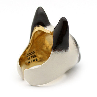 Adorable handmade ring featuring a cat face, perfect for animal lovers.