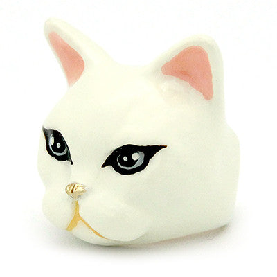 Adorable white cat ring with black eyes and pink ears, perfect for animal lovers.