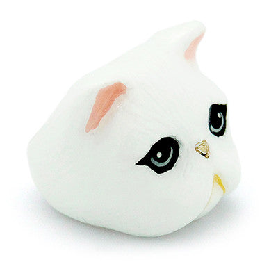 Adorable ring featuring a cute cat design, perfect for animal lovers