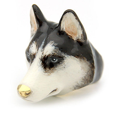 Dog ring with Siberian husky design featuring detailed black and white fur, perfect for animal lovers.