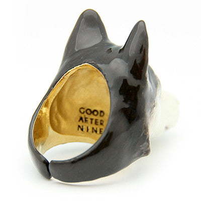 Handcrafted dog ring with Siberian husky design featuring detailed black and white fur, perfect for dog lovers.