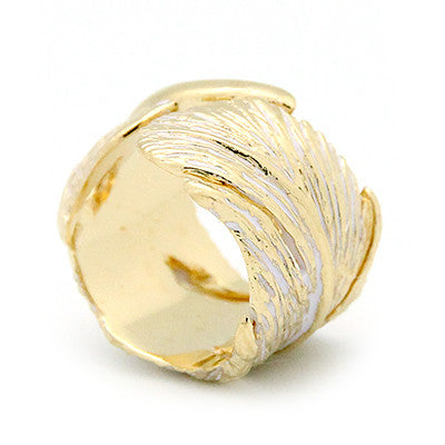 Nature-inspired gold ring featuring a beautiful feather design.