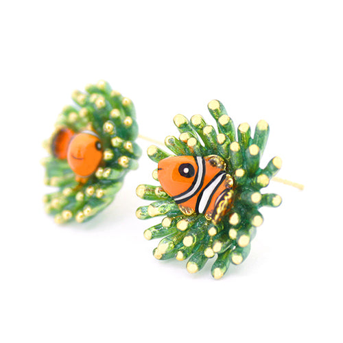 Unique ocean-inspired earrings featuring playful clownfish and sea anemone design.