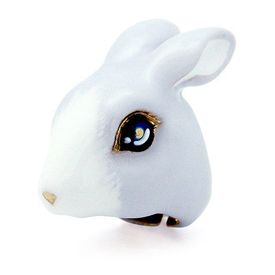 Adorable ring featuring a detailed grey rabbit head design.