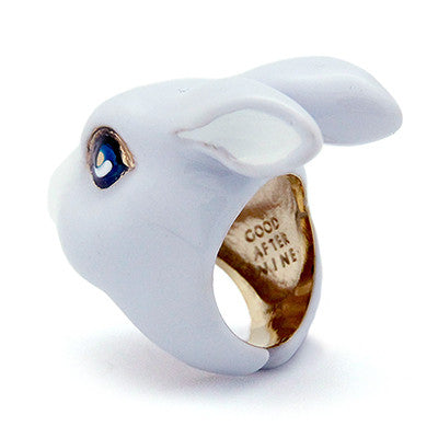 Adorable ring featuring a detailed grey rabbit head design.