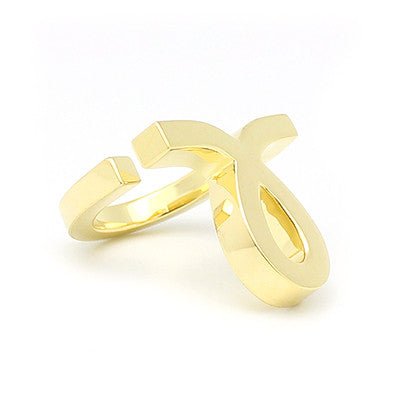 Minimal gold ring featuring a unique script-style small "L" design.