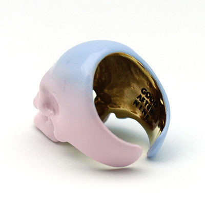 Skull ring with a gradient from blue to pink, inspired by Pantone Rose Quartz and Serenity colors.