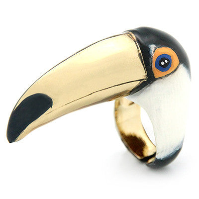 Bird ring featuring a toucan's head in black, white, and gold.