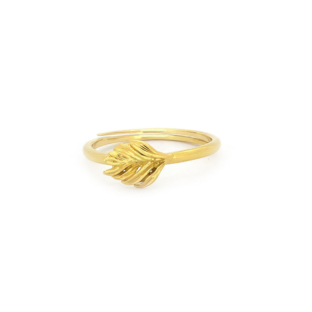 Minimalist gold ring adorned with a leaf motif