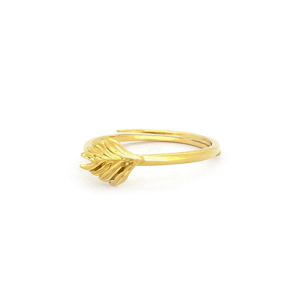 Nature-inspired gold ring featuring a leaf