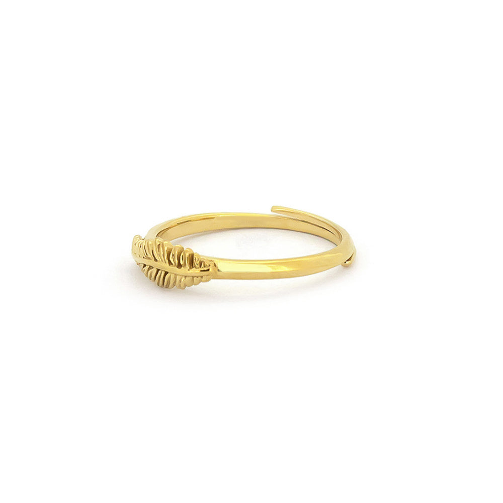 Stylish minimalist gold ring with a leaf motif