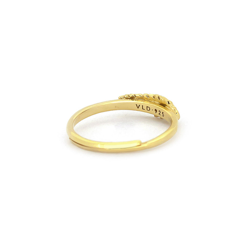 Stylish minimalist gold ring with a leaf motif