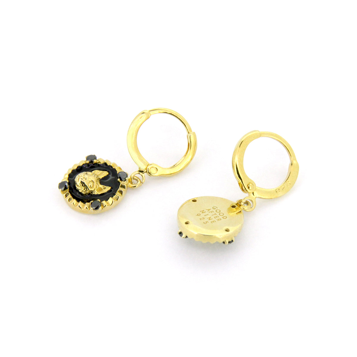 Beautiful gold earrings featuring a cat face motif surrounded by a black circular design.