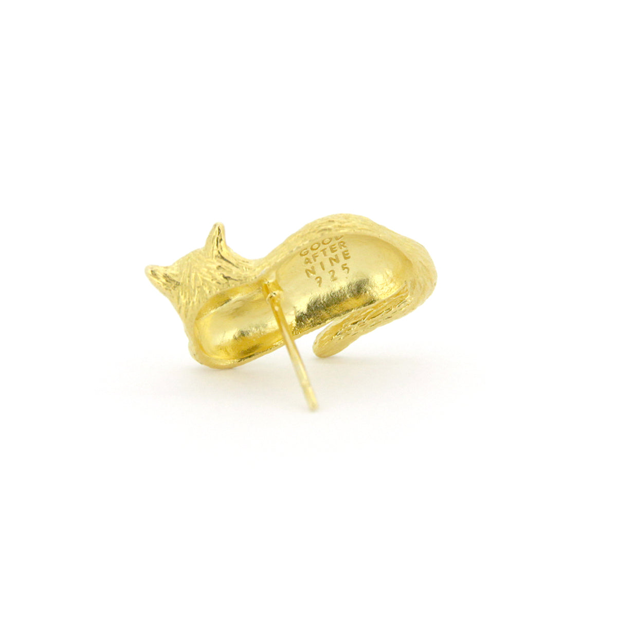 Charming gold one-side earring featuring a sleeping cat design.