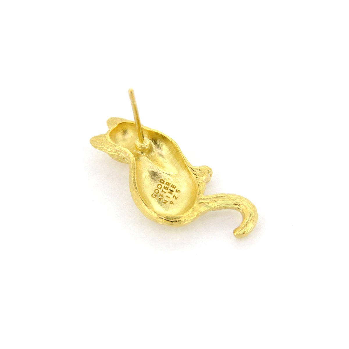 Unique gold one-side earring featuring a sitting cat design, showcasing intricate detailing in its fur and features.