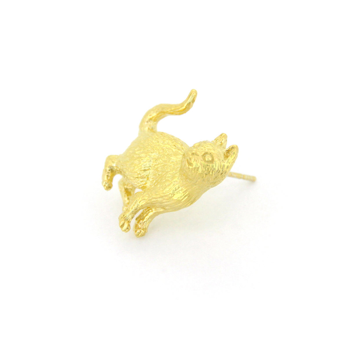 Unique gold ring featuring a standing up cat design, highlighting the fur's details and facial features.