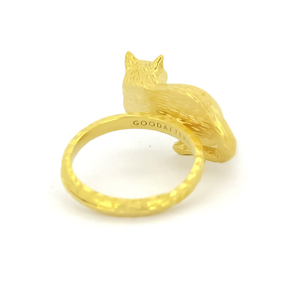 Gold ring featuring a sleeping cat design, perfect for animal lovers.