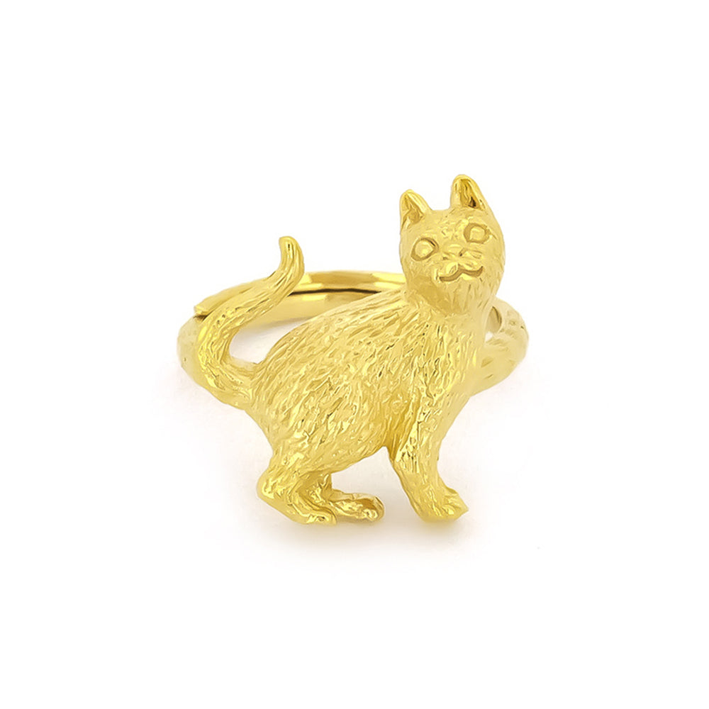 A gold ring featuring a standing cat with detailed fur texture.

