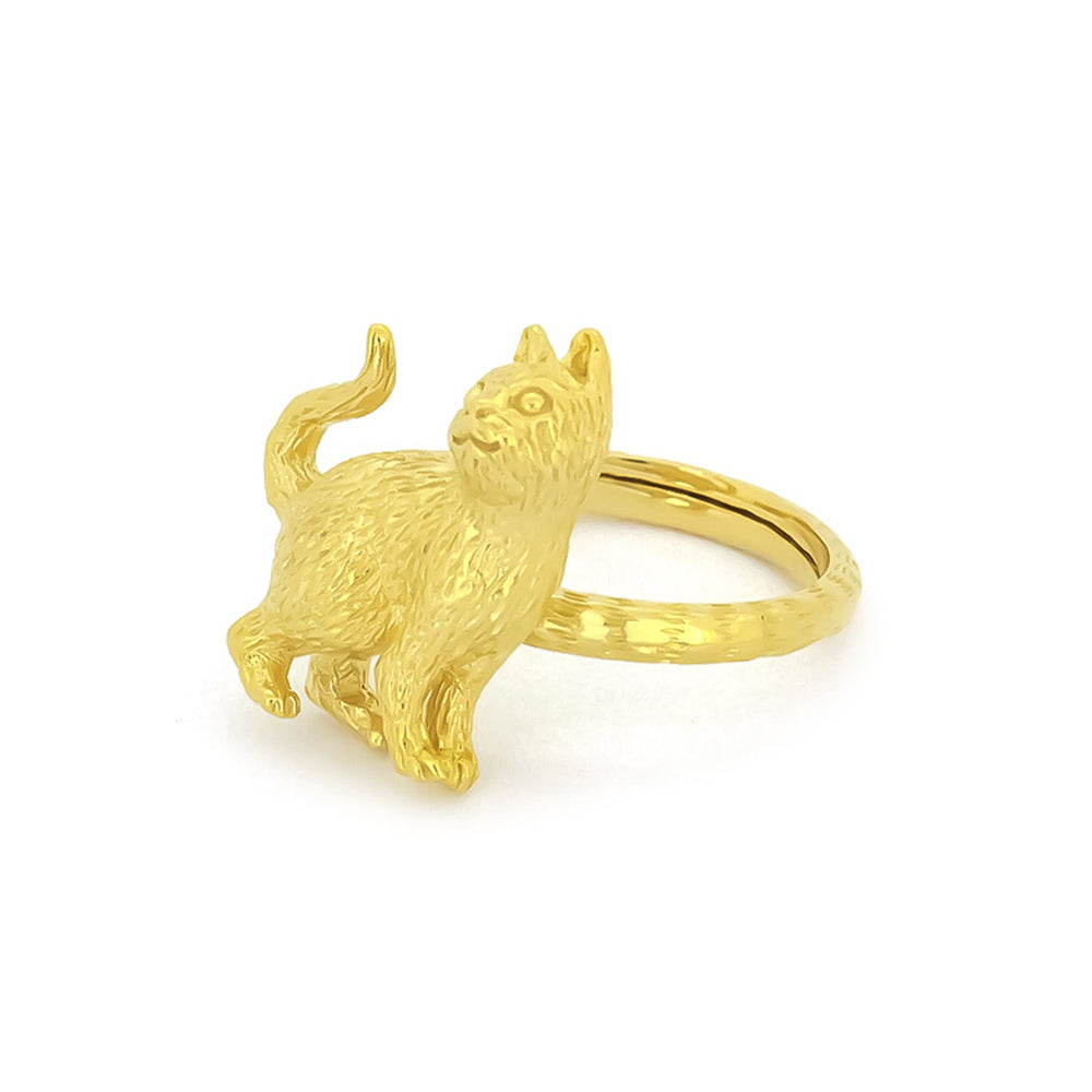 Unique ring featuring a standing cat with detailed fur texture, perfect for animal lovers.