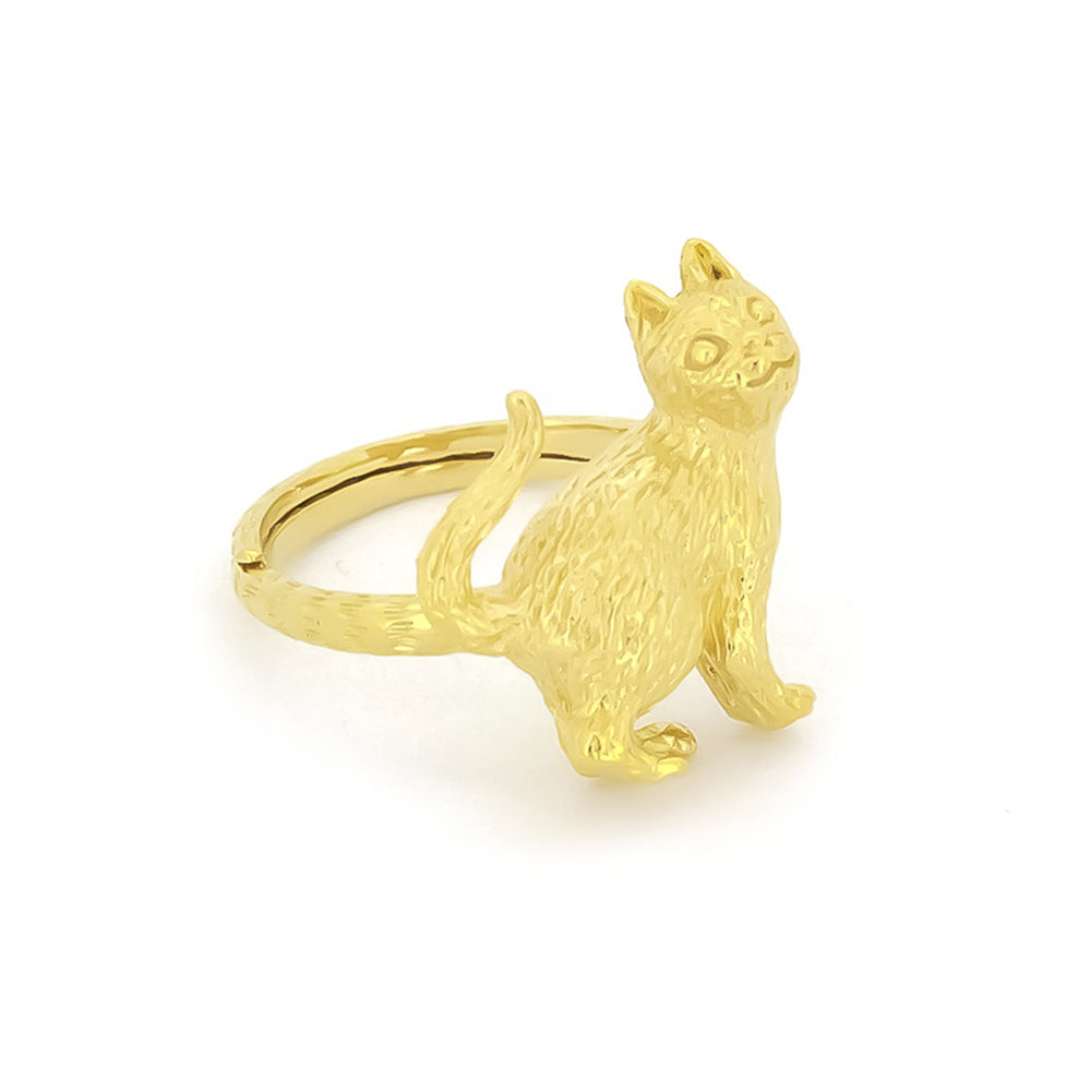 Unique ring featuring a standing cat with detailed fur texture, perfect for animal lovers.