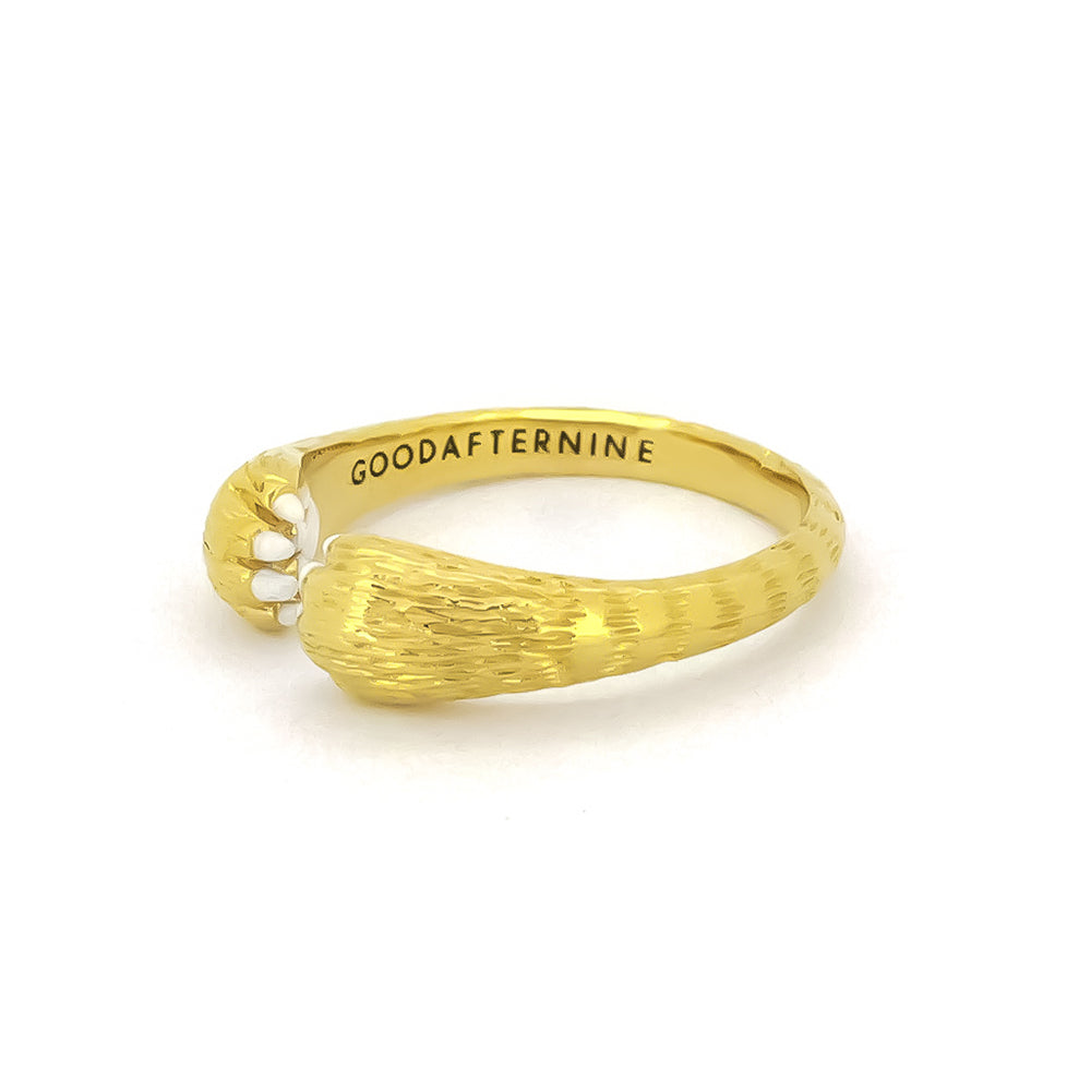 Adorable gold ring featuring cat's paws design, perfect for animal lovers.