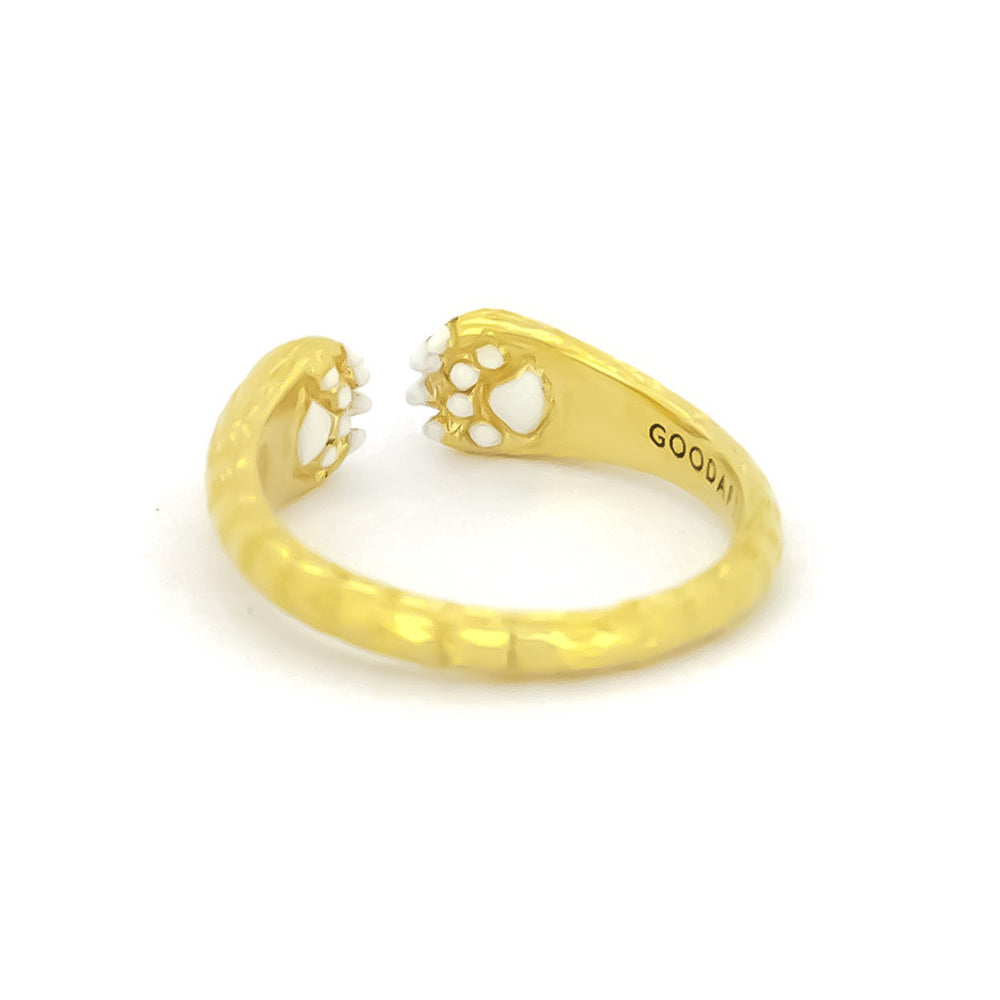 Adorable gold ring featuring cat's paws design, perfect for animal lovers.