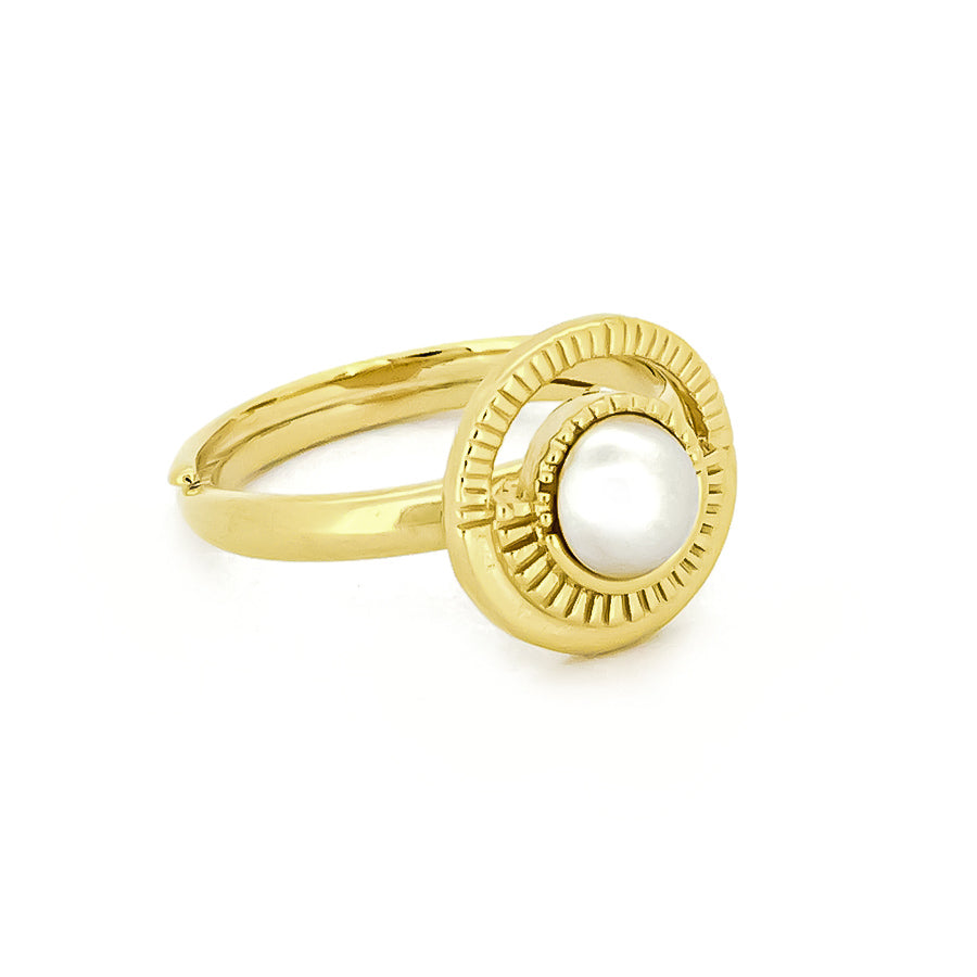 Elegant gold ring inspired by the moon with a central pearl.